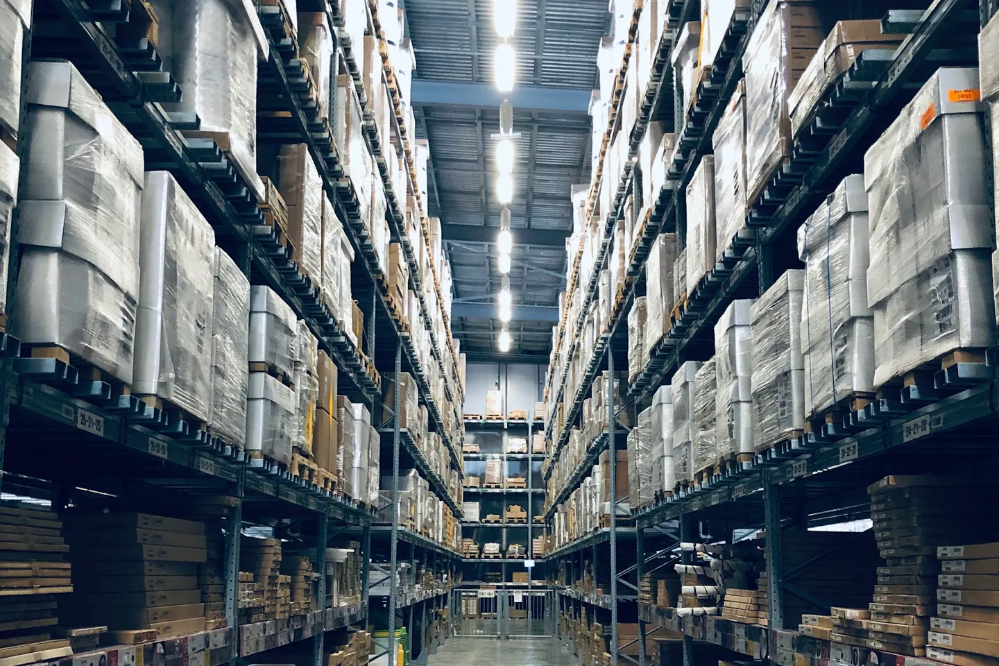 Editorial operations scene supporting AI Content Quality and Controlled Fulfillment with ChinaFulfill